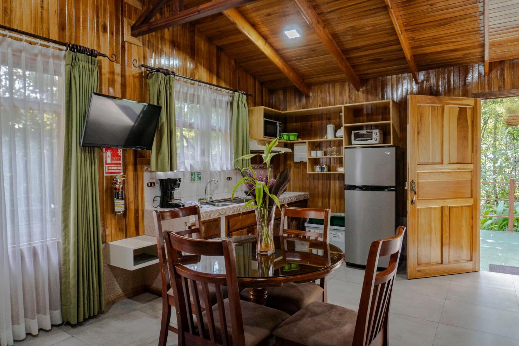 Los Pinos Cabins & Reserve Monteverde Номер фото