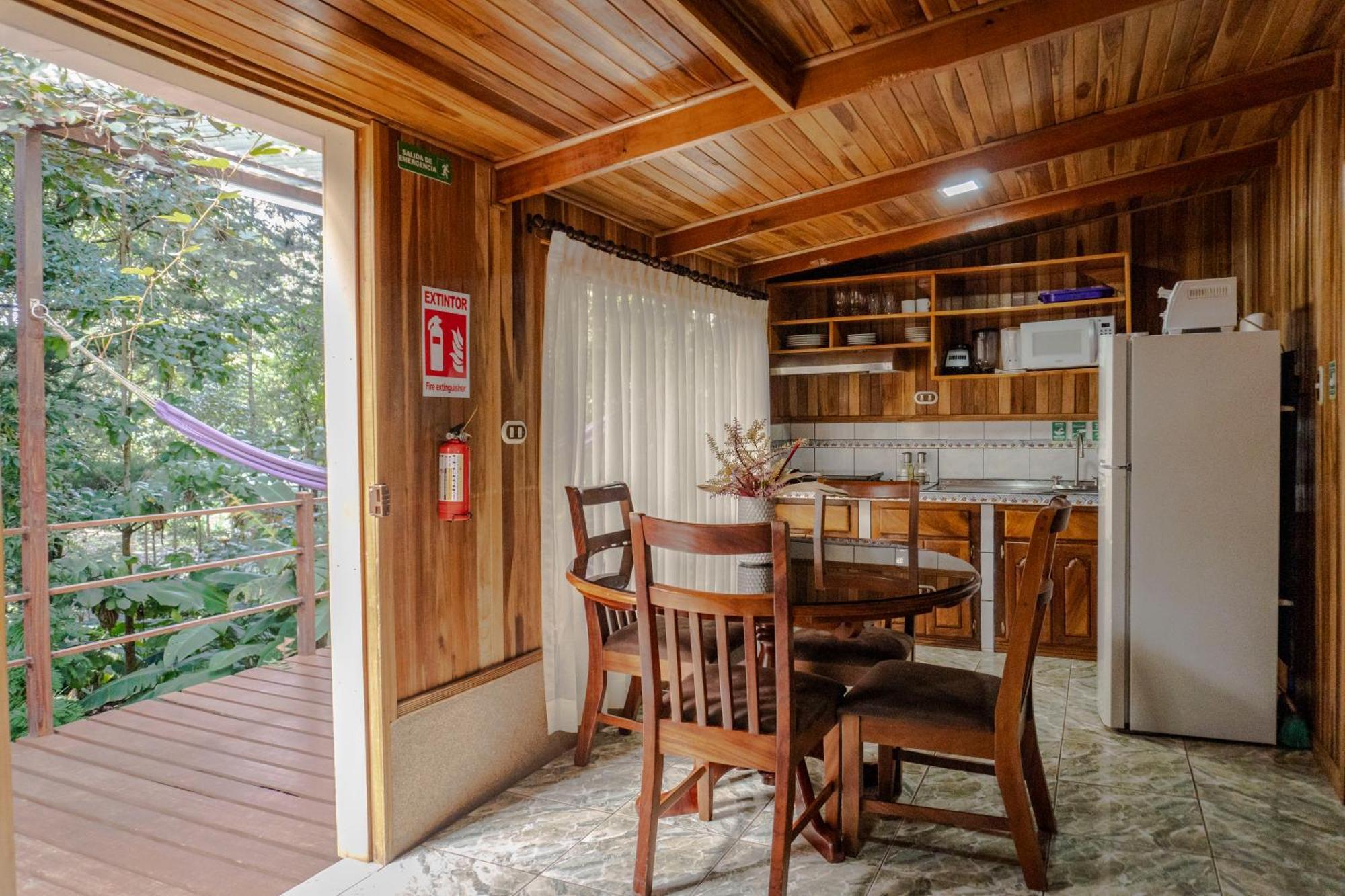 Los Pinos Cabins & Reserve Monteverde Номер фото
