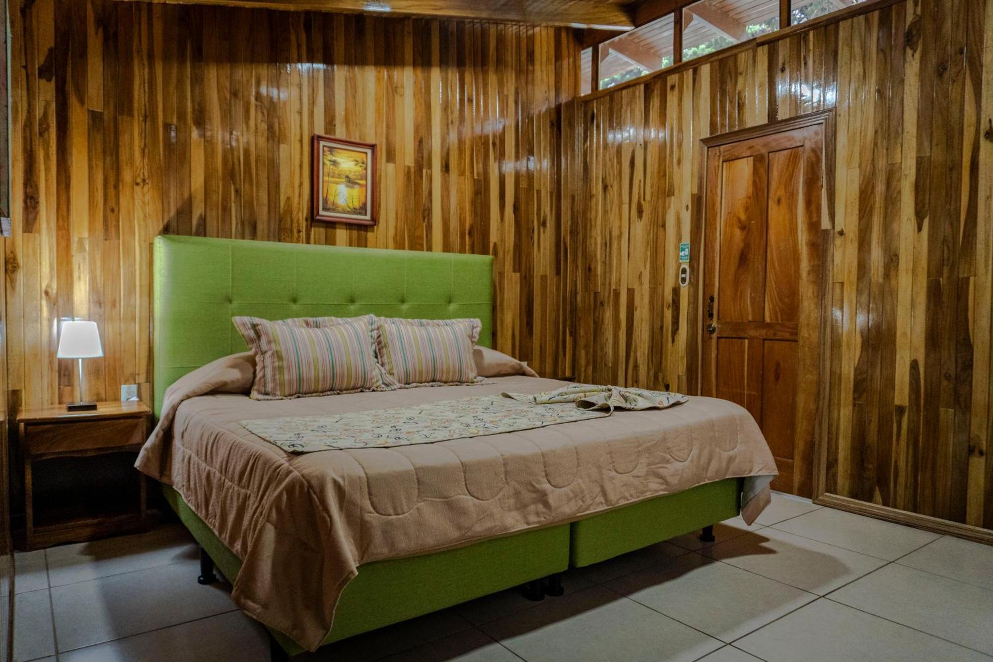 Los Pinos Cabins & Reserve Monteverde Номер фото